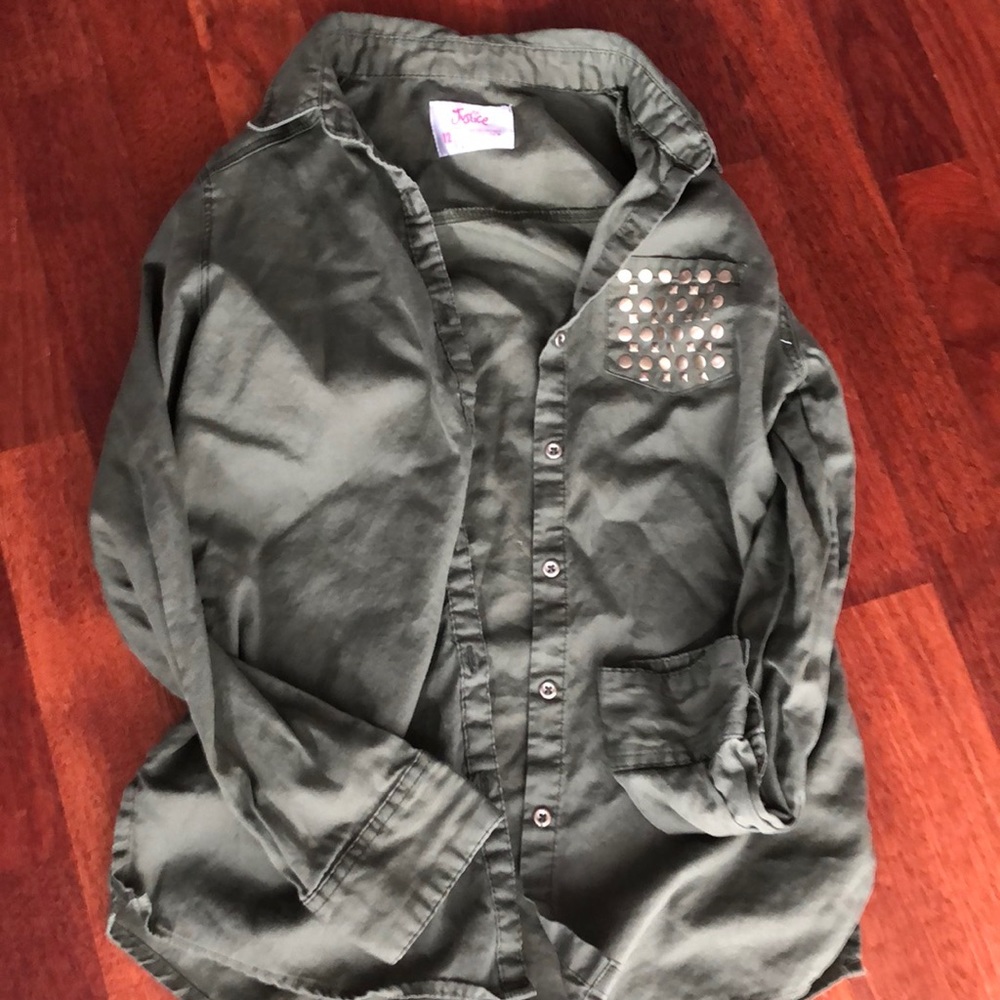 Army green thin jacket
